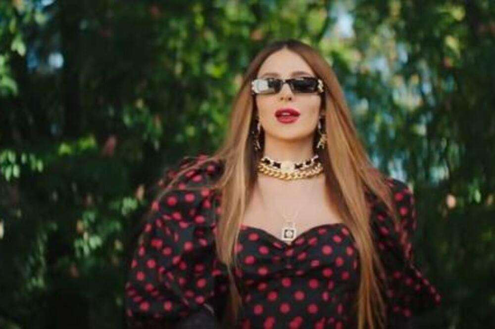 LEJDI GAGA KOPIRA ANASTASIJU RAŽNATOVIĆ?