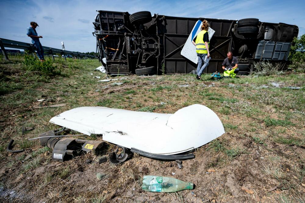 PRILIKOM PREVRTANJA AUTOBUSA U NEMAČKOJ POVREĐENO SEDAM STUDENATA IZ SRBIJE: Zna se u kakvom su stanju!