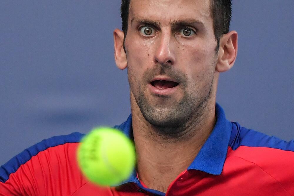 SRBI U KLINČU ZBOG NOVAKA: Jedni ga BRANE svim silama, drugi pominju SLIKANJE, JELENU, SRĐANA i... JOKIĆA?!