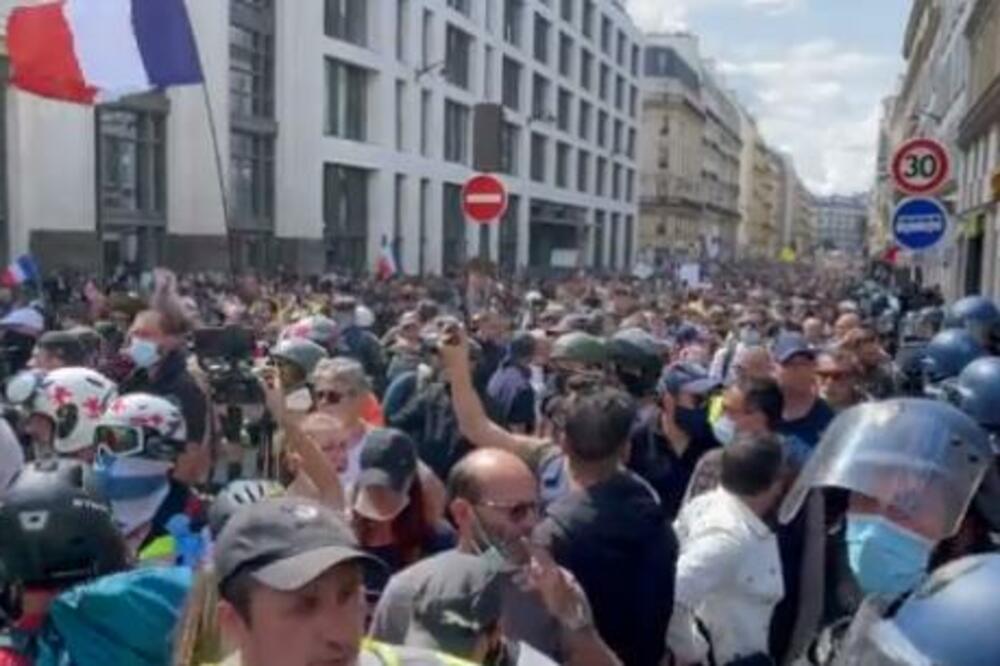 PROTESTI U FRANCUSKOJ TREĆU NEDELJU ZAREDOM: Nekoliko desetina hiljada ljudi izašlo na ulice širom zemlje! (VIDEO)