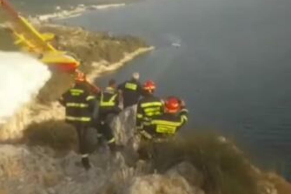JE*OTE KAKAV LUĐAK: Pilot kanadera učinio NEMOGUĆE, pa izveo spektakularan POTEZ u vazduhu (FOTO)