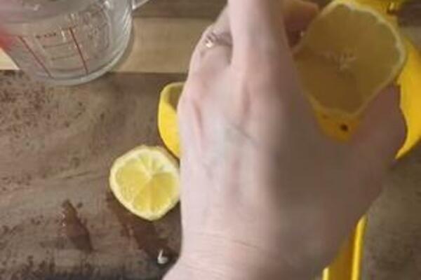HIT VIDEO! Korisnica podelila fantastičan trik za maksimalno LIMUNOVOG SOKA, odmah cediljku U RUKE!