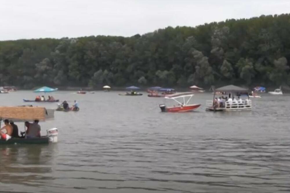 NEVIĐENO ZAPOMAGANJE NA SAVSKOJ REGATI: Potukli se pa bežali od policije