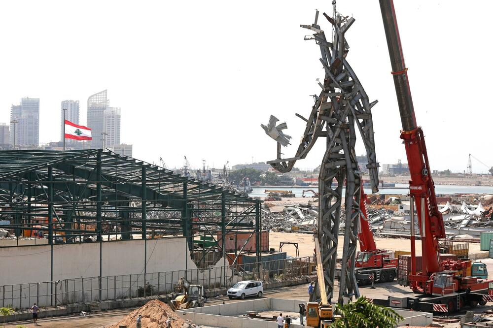 "DŽIN OD PEPELA, OŽILJAKA GRADA I LJUDI": Otkrivena skulptura napravljena od OLUPINA EKSPLOZIJE u Bejrutu!