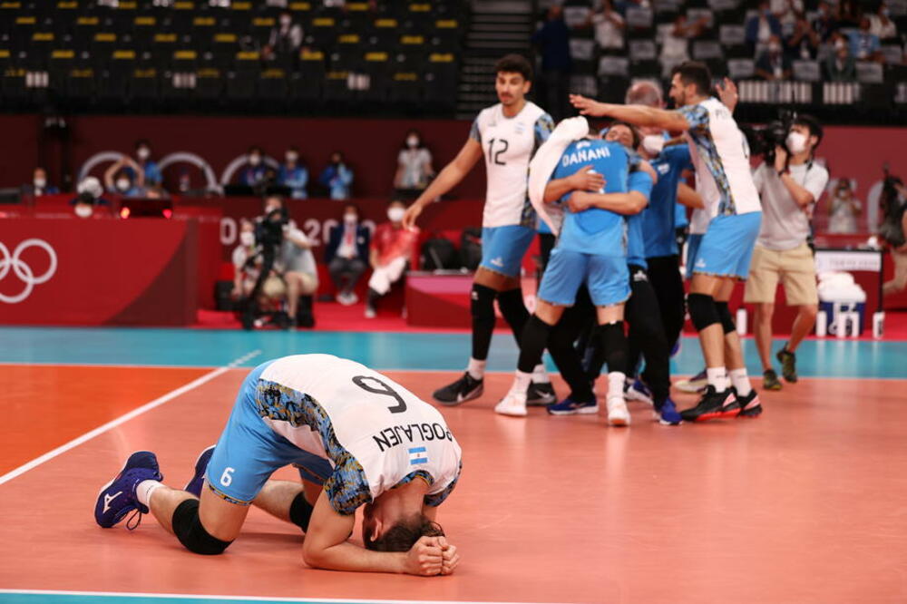 SENZACIJA NA ODBOJKAŠKOM TURNIRU: Argentinci posle drame izbacili Italijane!