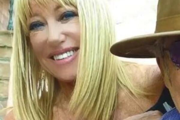 ZBOG NJE ŽIVA DOSTIŽE VRHUNAC: Potpuno OBNAŽENA, a oko nje LUDILO! (FOTO)