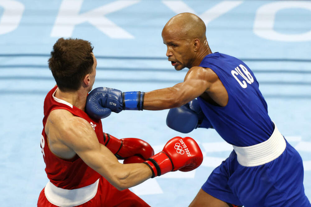 TO JE NJIHOV SPORT: Kubanski bokser opet osvojio zlato u poluveleter kategoriji!