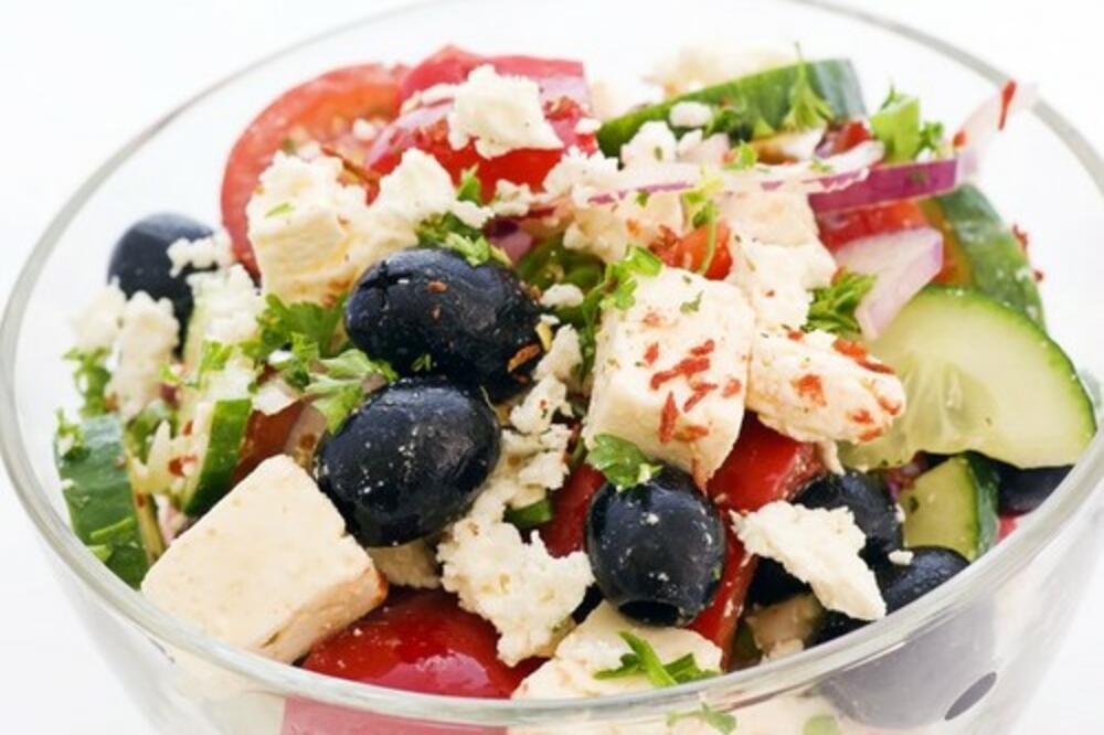 Bugarska salata od koje će vam krenuti voda na usta: Bez nje više nećete moći da zamislite nijednu trpezu