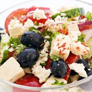 Bugarska salata od koje će vam krenuti voda na usta: Bez nje više nećete moći da zamislite nijednu trpezu