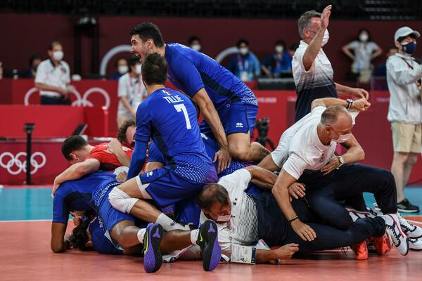 SLAVLJE KAKVO SU ČEKALE GENERACIJE: Francuski odbojkaši prvi put u istoriji u polufinalu Olimpijskih igara (FOTO)