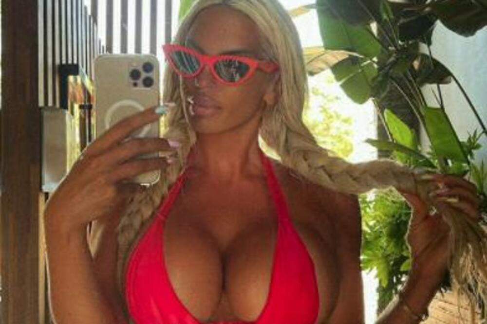 NIKADA JOJ NEĆE PONESTATI IDEJA! PLAVA ŠEHERZADA PROŠETALA DVE KOMBINACIJE OD KOJIH BOLI GLAVA: Sve joj dobro stoji