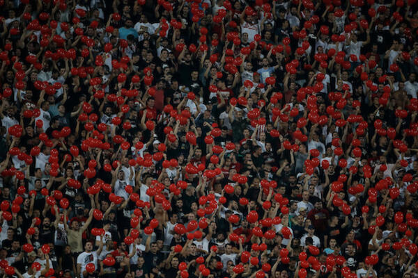 GLAVNI SPONZOR POSLAO ZVEZDI PORUKU!