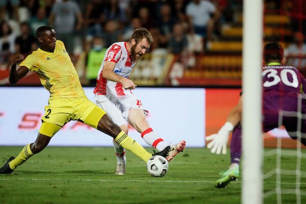 HRABRA IGRA SA IGRAČEM MANJE: Zvezda imala više prilika, odluka ko prolazi dalje pada u revanšu (FOTO)