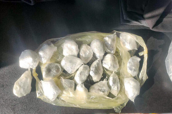 DOLIJAO MUŠKARAC ZBOG MARIHUANE: Držao zasad sa 171 stabljikom!