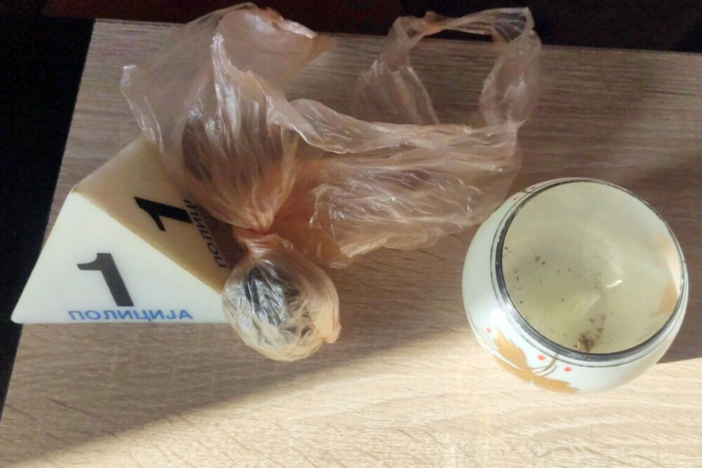 DROGU I GASNI PIŠTOLJ ČUVAO U FRIŽIDERU: Uhapšen diler (19) u Subotici!