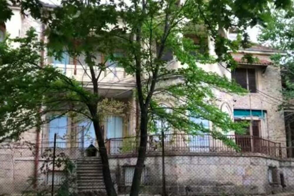 PRONAĐENO OGROMNO BLAGO U NEKADAŠNJOJ REZIDENCIJI KRALJEVSKE PORODICE: Kolekcija istorijski veoma značajna (VIDEO)