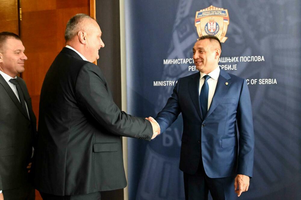 MINISTAR VULIN: Drago mi je da u ovom poslu imamo i podršku sindikata