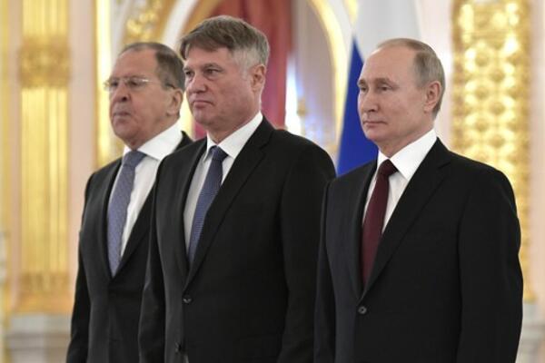 LAZANSKI JE GOVORIO DA SRBIJA OVAKO MOŽE DA ZAOBIĐE SUKOB ISTOKA I ZAPADA!