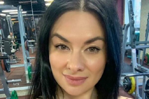 MUŠKARCI JE U ISTO VREME I MRZE I OBOŽAVAJU: Zanosna Irina pleni LEPOTOM,a niko ne sme da joj STANE NA CRTU (VIDEO)