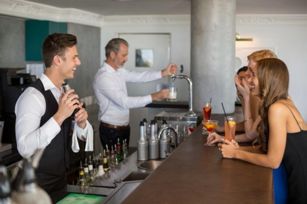 OVO MOGU DA PIJU I ANTIVAKSERI: Hit ponuda - kokteli "Fajzer", "Moderna", "Sputnjik"! OVO SU GLAVNI SASTOJCI (FOTO)