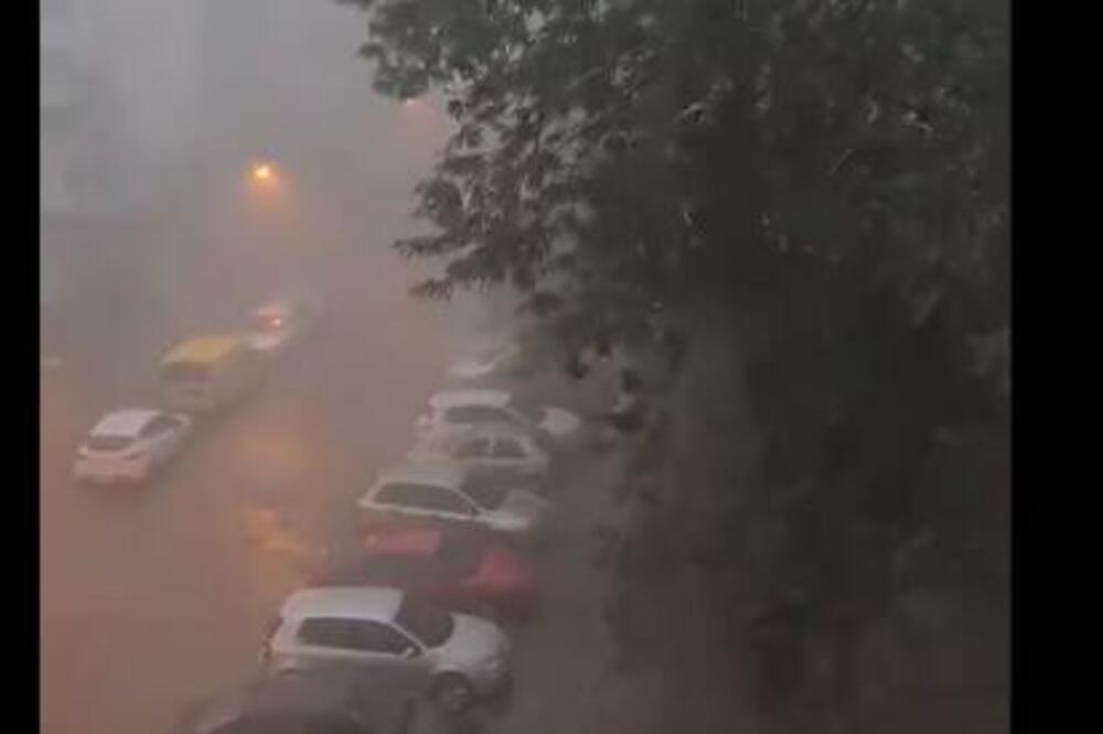 OLUJNO NEVREME RASTRGALO JOŠ JEDNO MESTO, TOTALNI HAOS: Dvadesetak sela ostalo bez struje!