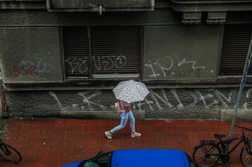 PRED NAMA JE PRAVI JESENJI DAN: Ne izlazite iz kuće bez kišobrana