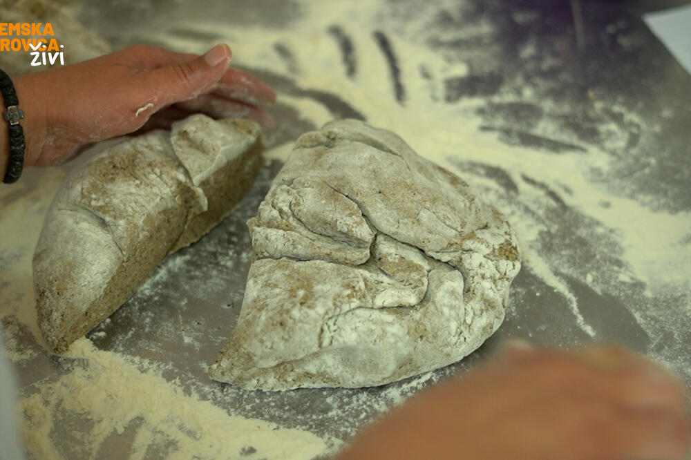 Sremska Mitrovica: Počela je iz hobija da mesi HLEB SRPSKIH VOJNIKA, danas VODI PORODIČNU PEKARU