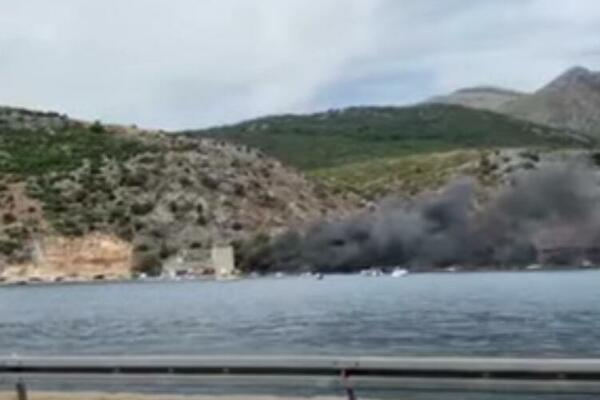 POŽAR KOD DUBORVNIKA: Pretakali gorivo pa zapalili više vozila, glisere i skutere! (VIDEO)