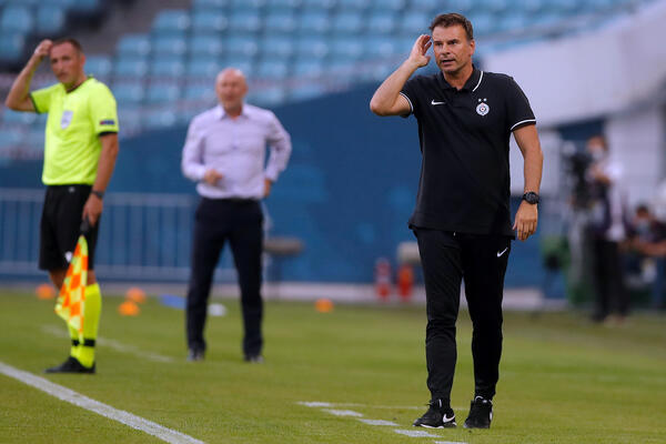 SUDIJI JE NEKO VAN STADIONA REKAO DA SVIRA NEPOSTOJEĆI PENAL? Stanojević: Momci su junački izdržali!