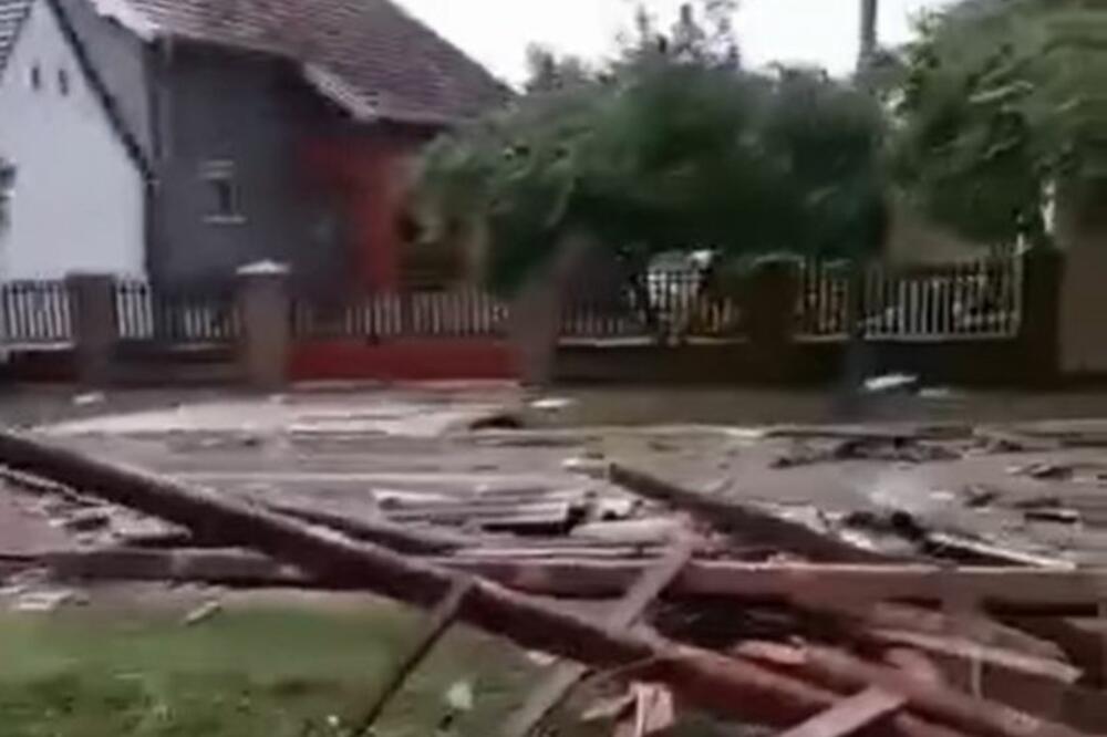 SNAŽNO NEVREME POGODILO I SLAVONIJU: Počelo je sa grmljavinom, a završilo se jakim gradom i napravilo OGROMNU ŠTETU