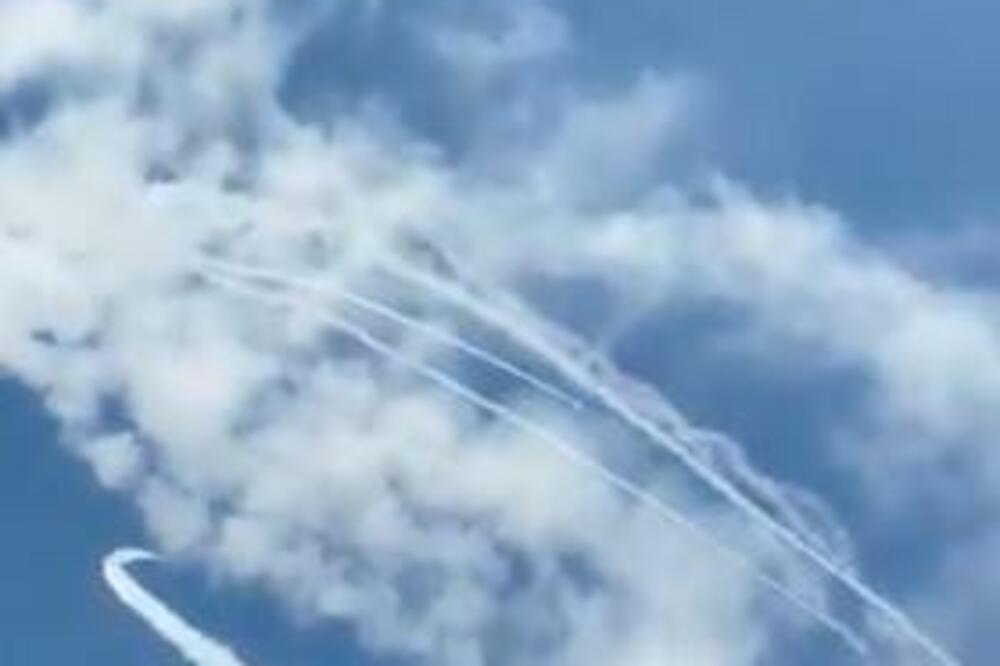 SUDAR RAKETA NA GOLANU: Snimljen trenutak kada je GVOZDENA KUPOLA presrela rakete iz Libana! (VIDEO)