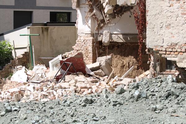 PROŠIRUJE SE ISTRAGA ZA URUŠAVANJE ZGRADE U VIDOVDANSKOJ! Četvorica odgovornih?