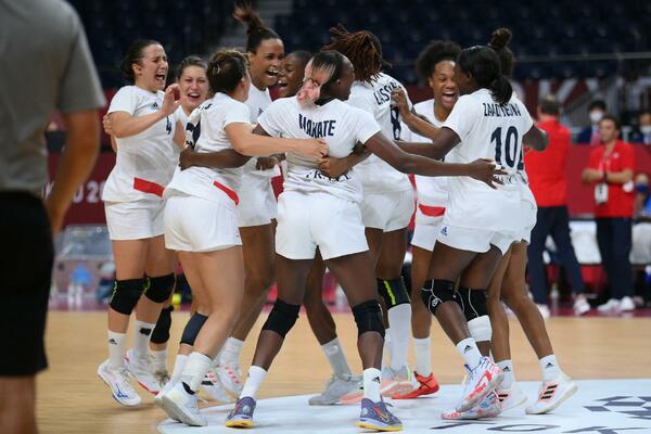 ŽELE PRVO OLIMPIJSKI ZLATO U ISTORIJI: Francuska nastavlja da dominira u ekipnim sportovima (FOTO)