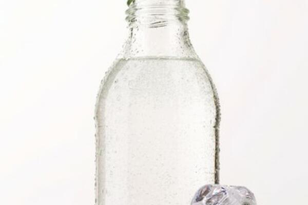 DIJETETIČAR SAVETUJE: Proverite da li ste dovoljno HIDRIRANI, osvrnuo se i na BOJU MOKRAĆE