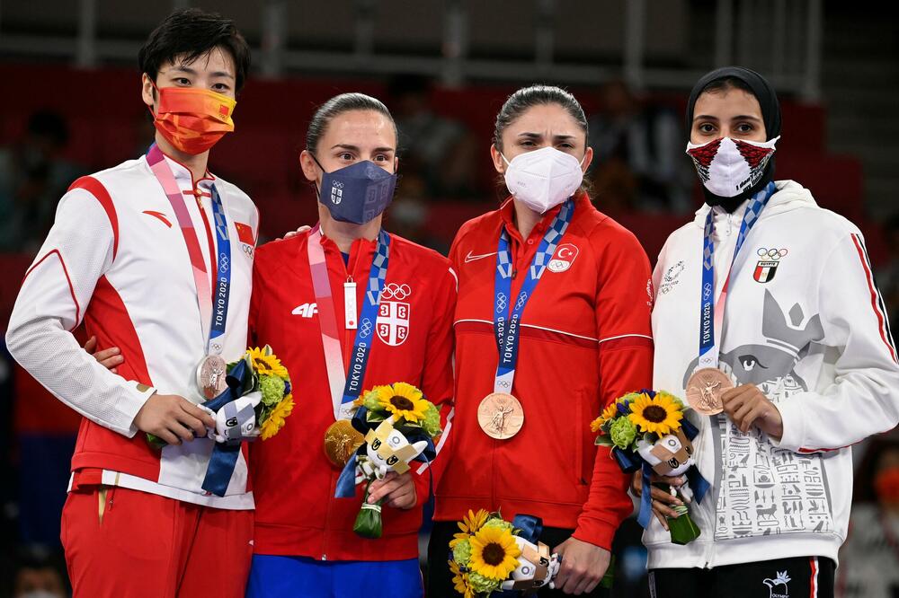 ARANĐELOVAC JE DANAS BIO NA NOGAMA: Ceo grad je slavio olimpijsko zlato Jovane Preković!