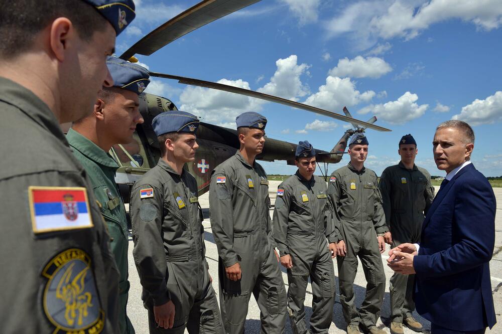 Ministar Stefanović: Pozivam mlade da izaberu poziv vojnog pilota