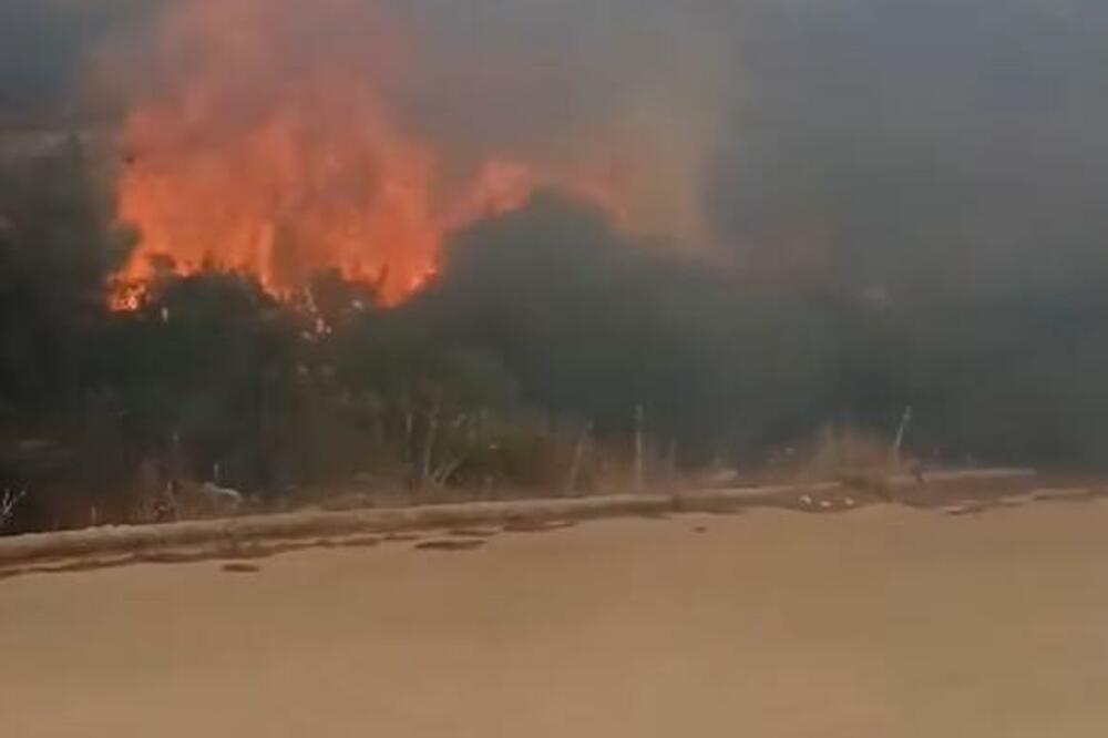 VELIKI POŽAR U PODGORICI: Gori Malo brdo, kuće su UGROŽENE!