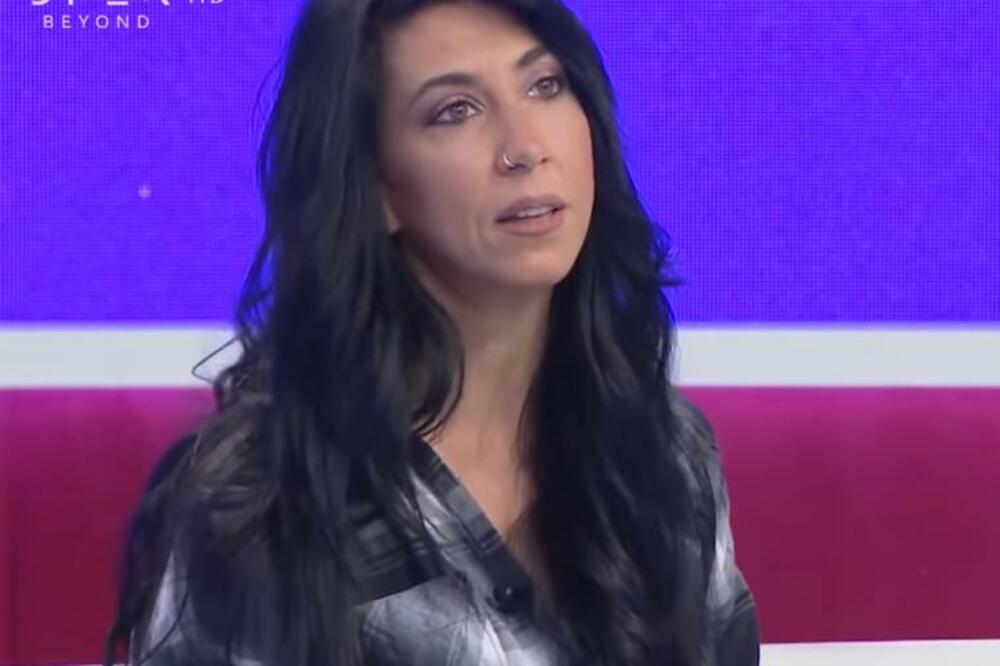 HRABRA KATARINA LICE JE BORBE PROTIV POŽARA U GRČKOJ: Ne plaši se vatre, zna da joj leđa čuvaju ostali vatrogasci