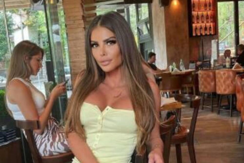 DRAGANU MITAR LJUBAVNIK POVEO U CRNU GORU! VIŠE SE NE ODVAJAJU: Skinula se i zabeležila nezaboravne kadrove! (FOTO)