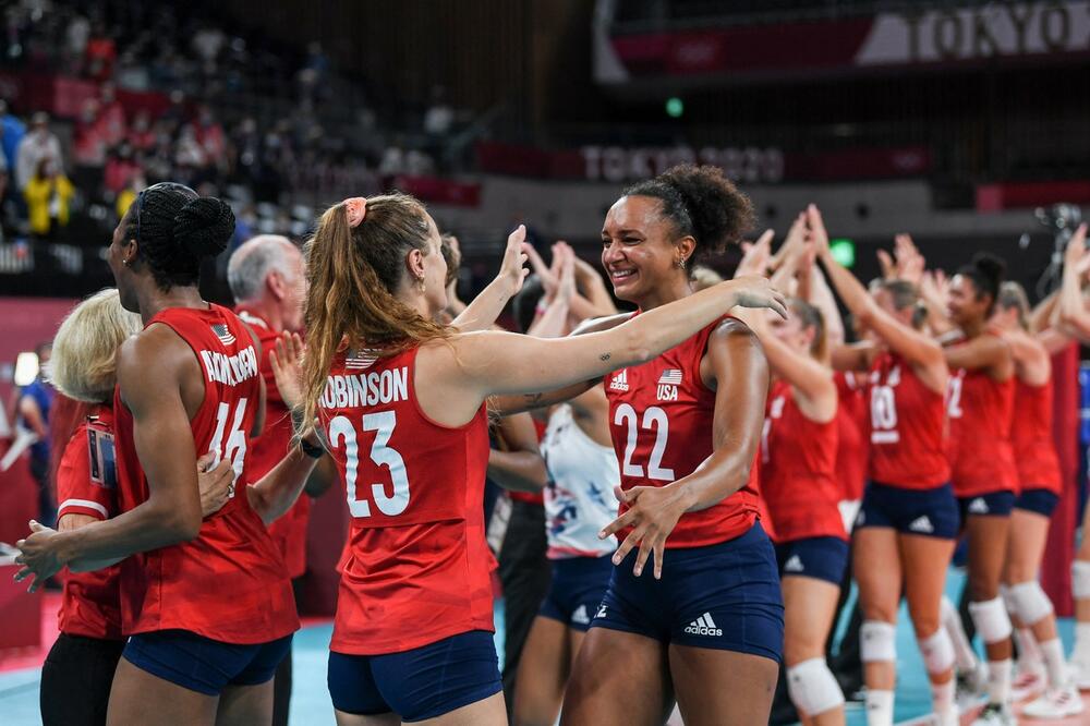 AMERIKANKE RAZBILE BRAZILKE: Prvo zlato u istoriji!