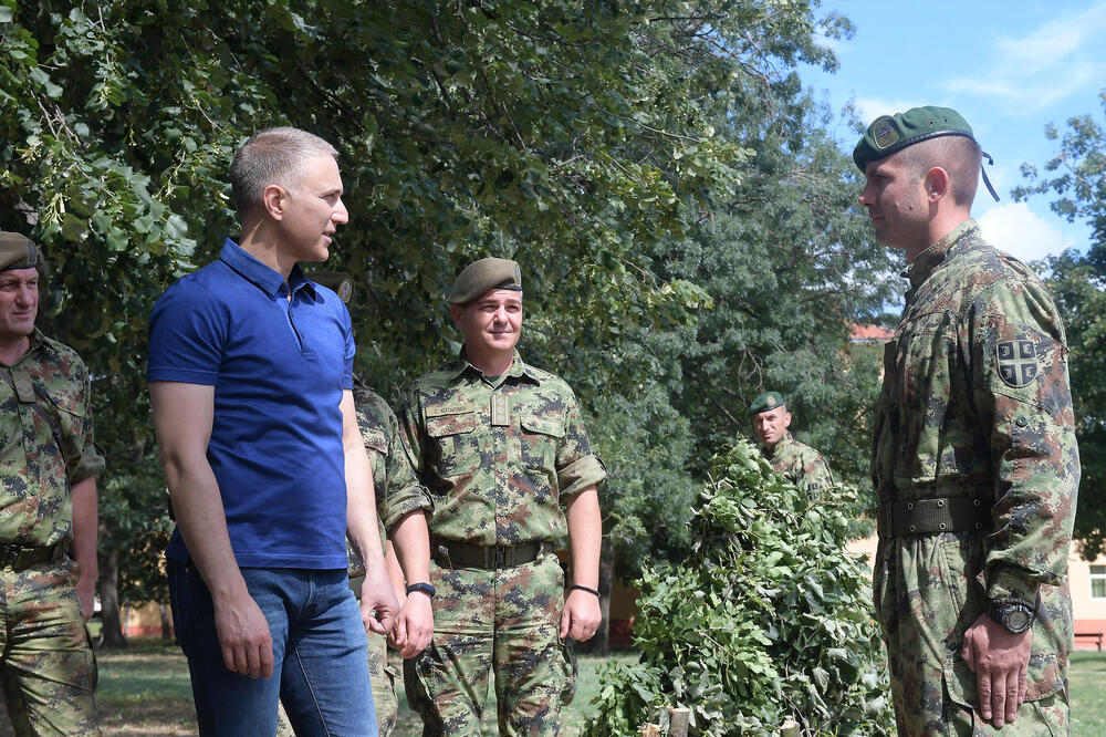 Ministar Stefanović obišao Centar za obuku Kopnene vojske