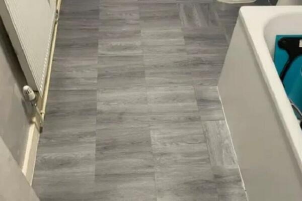 I laminat može da se stavi na zidove u tuš kabini: Odlično izdržava, lepo je, a baš je jeftino, gotovo za čas!