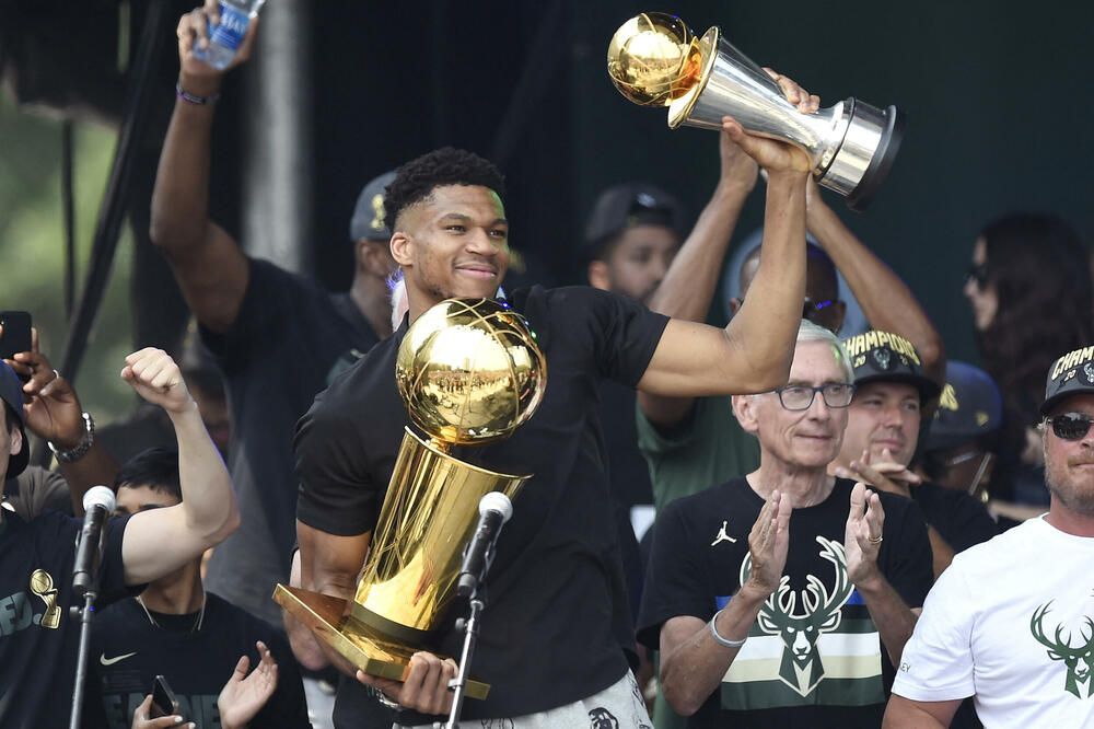 NISAM NAJBOLJI IGRAČ NA SVETU, VERUJ MI, KAD TI KAŽEM: Janis otkrio koga smatra najboljim košarkašem na planeti!