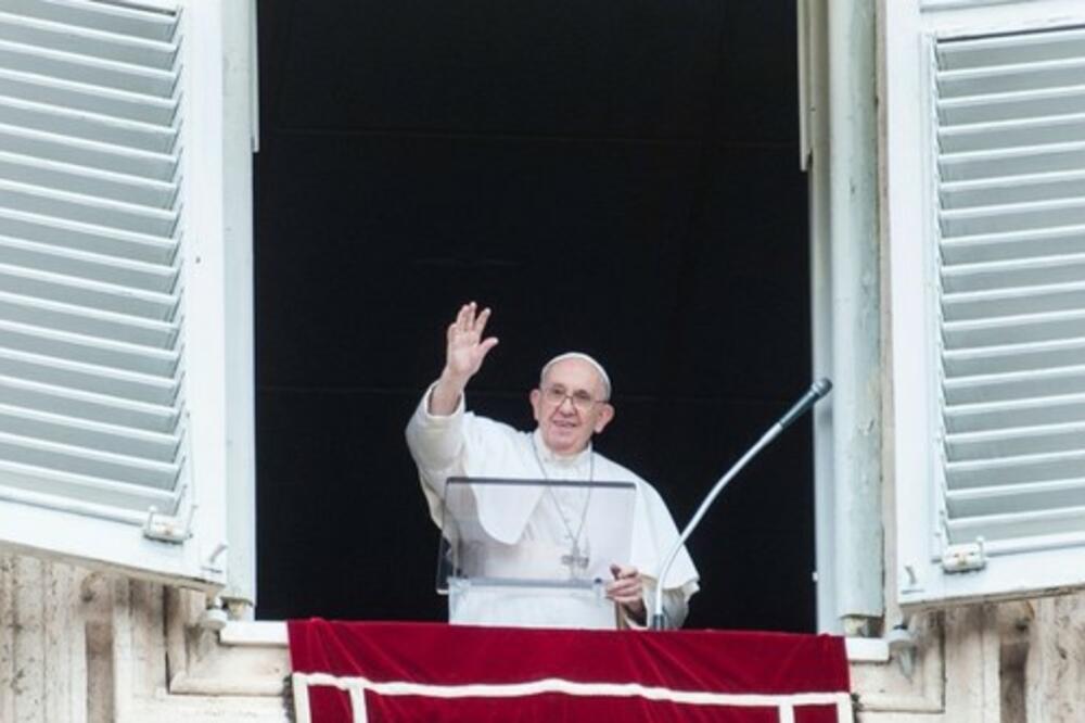 PAPA KANONIZOVAO 10 OSOBA: Ceremoniji u Vatikanu prisustvovao NEVEROVATAN broj ljudi!