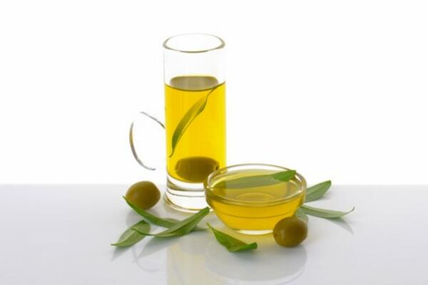 DA LI STE ČULI ZA ISPIRANJE USTA ULJEM? Brzo je postalo TREND, a evo zašto je odlično i za ZDRAVLJE