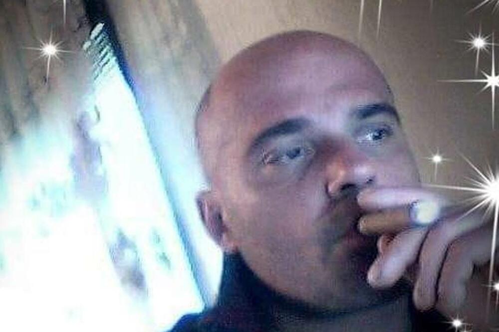 JEDAN GA UDARIO FLAŠOM VINJAKA, DRUGI FLAŠOM PIVA, A TREĆI... Strašan napad na taksistu u Novom Sadu