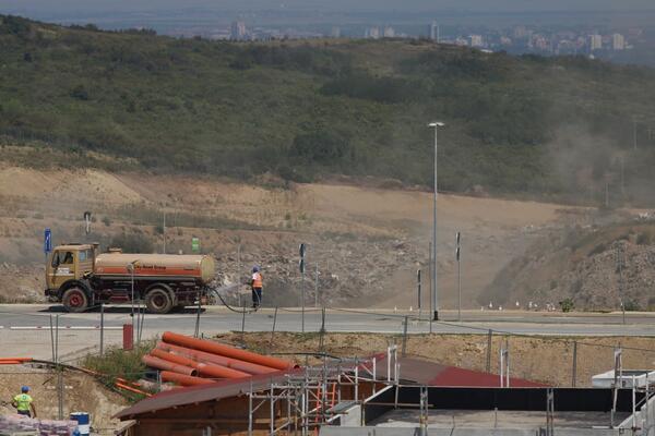 I DALJE SE ULAŽU NAPORI U GAŠENJU POŽARA U VINČI: Dubinskog je karaktera, područje se pokriva algama