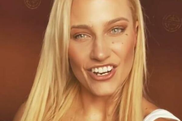 OVA BOMBETINA JE NASTAVNICA MATEMATIKE: Čekajte samo da vidite njene vrele slike, muškarci balave (FOTO)