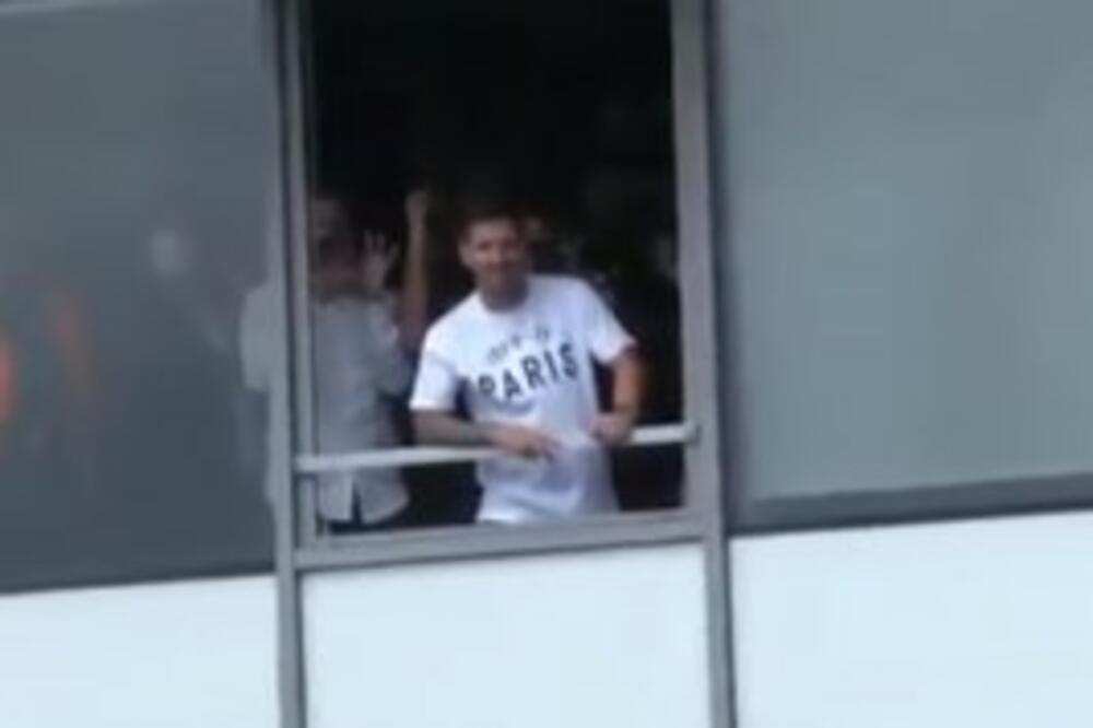 MESI JE 1 POTEZOM ODMAH PRI SLETANJU U PARIZ ODUŠEVIO FRANCUZE: Detalj koji ih je BACIO U TRANS! (VIDEO)