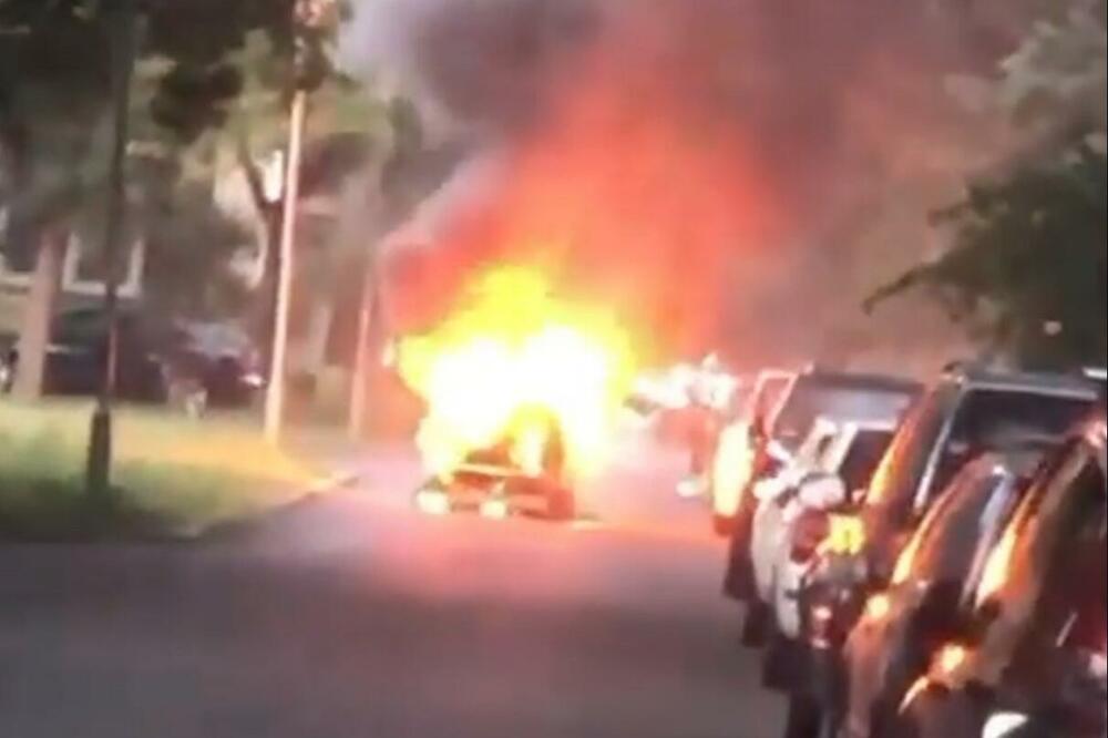 BUKNUO POŽAR NA AUTOMOBILU: Kraj Obrenovca KULJAO DIM, vatra okovala vozilo (VIDEO)